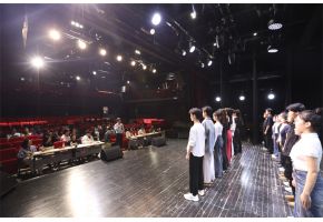 女人阴穴内网站高三年级表演专业举行阶段考试